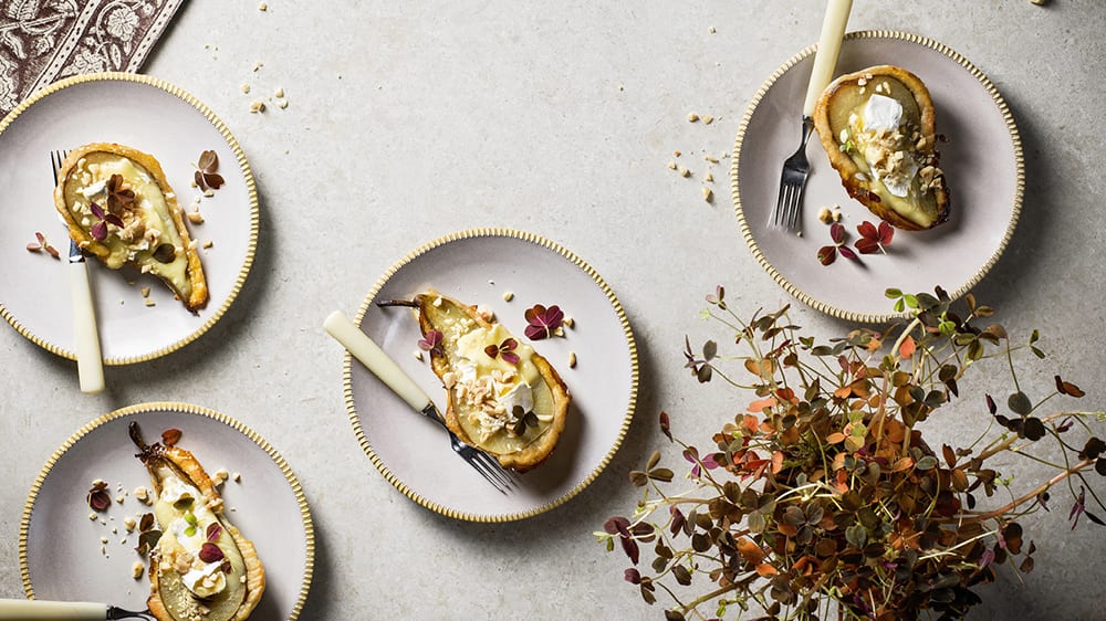 Päronhalvor i krispig smördeg