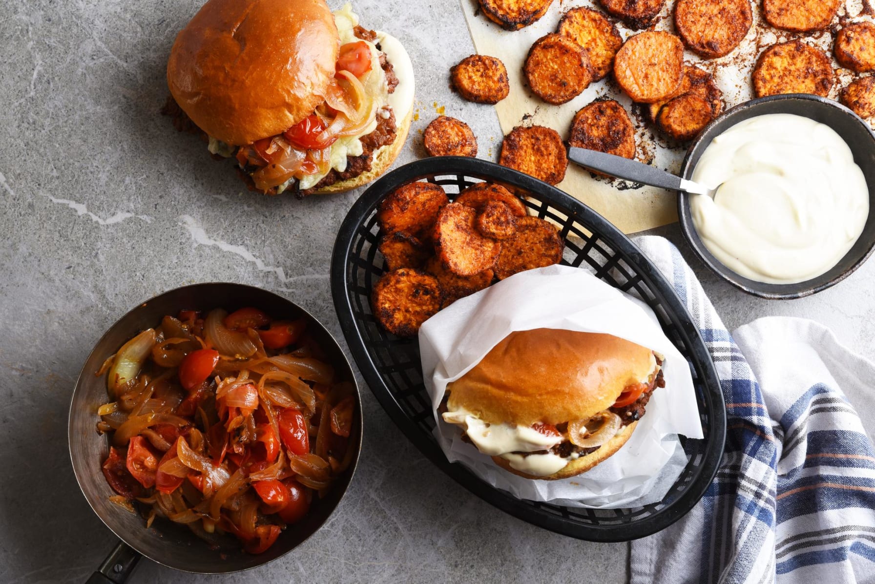 Smashed peas of heaven burgare, söt-syrlig lök & sötpotatis