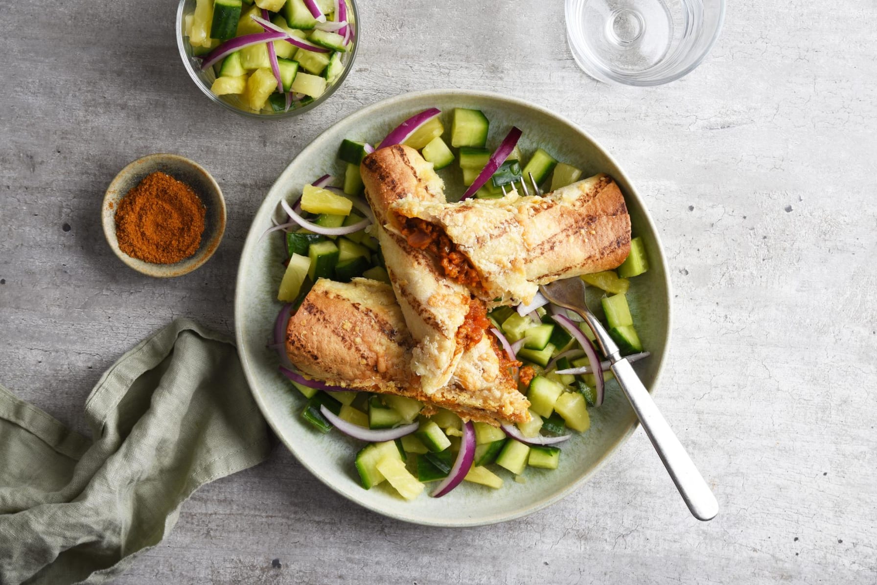 Enchiladas med ananas- och gurksalsa