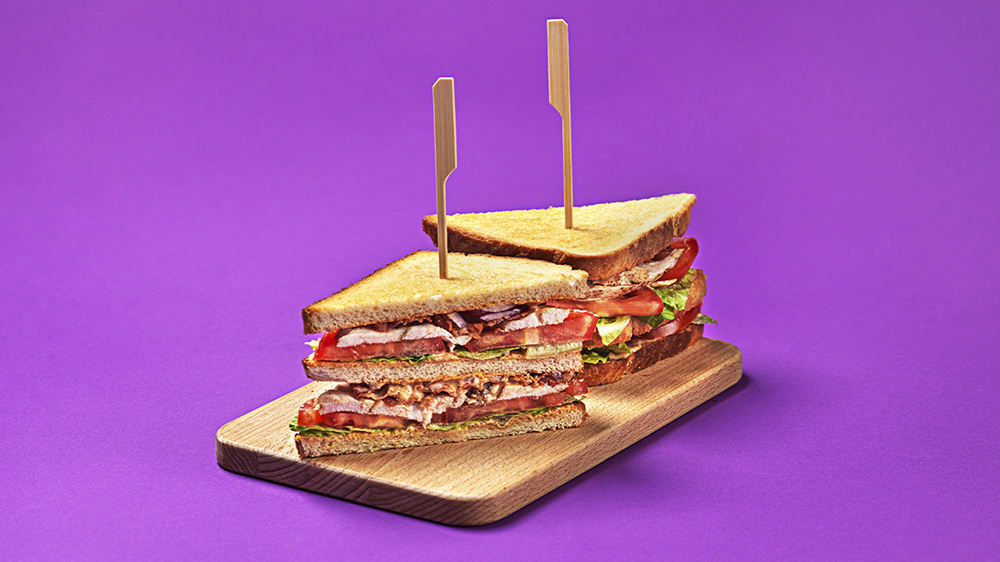 Club sandwich med chilimajonnäs