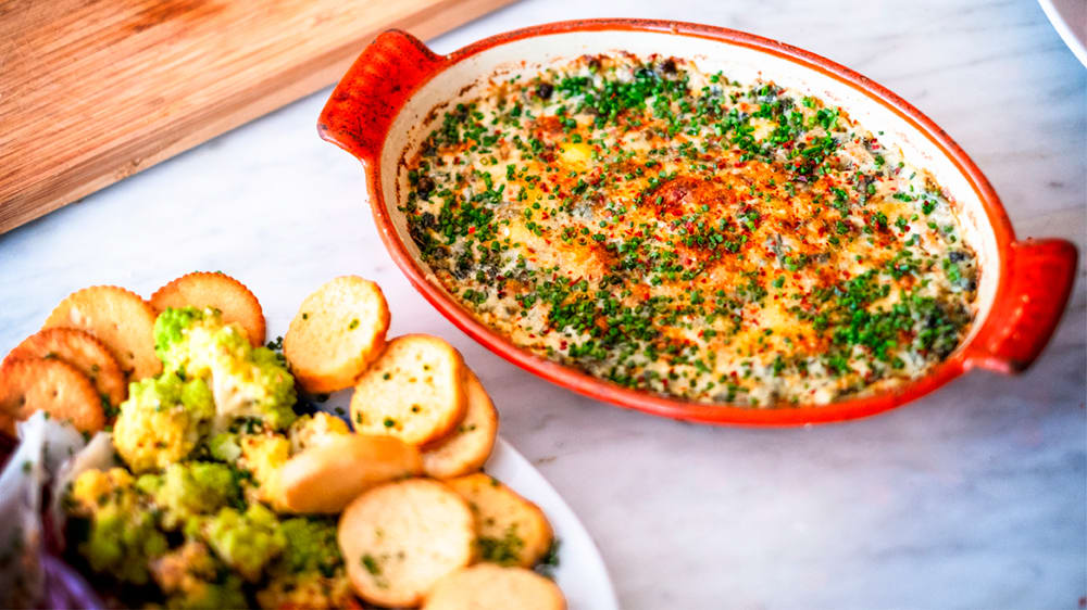 Varm dipp med bladspenat, västerbottenost och crème fraiche