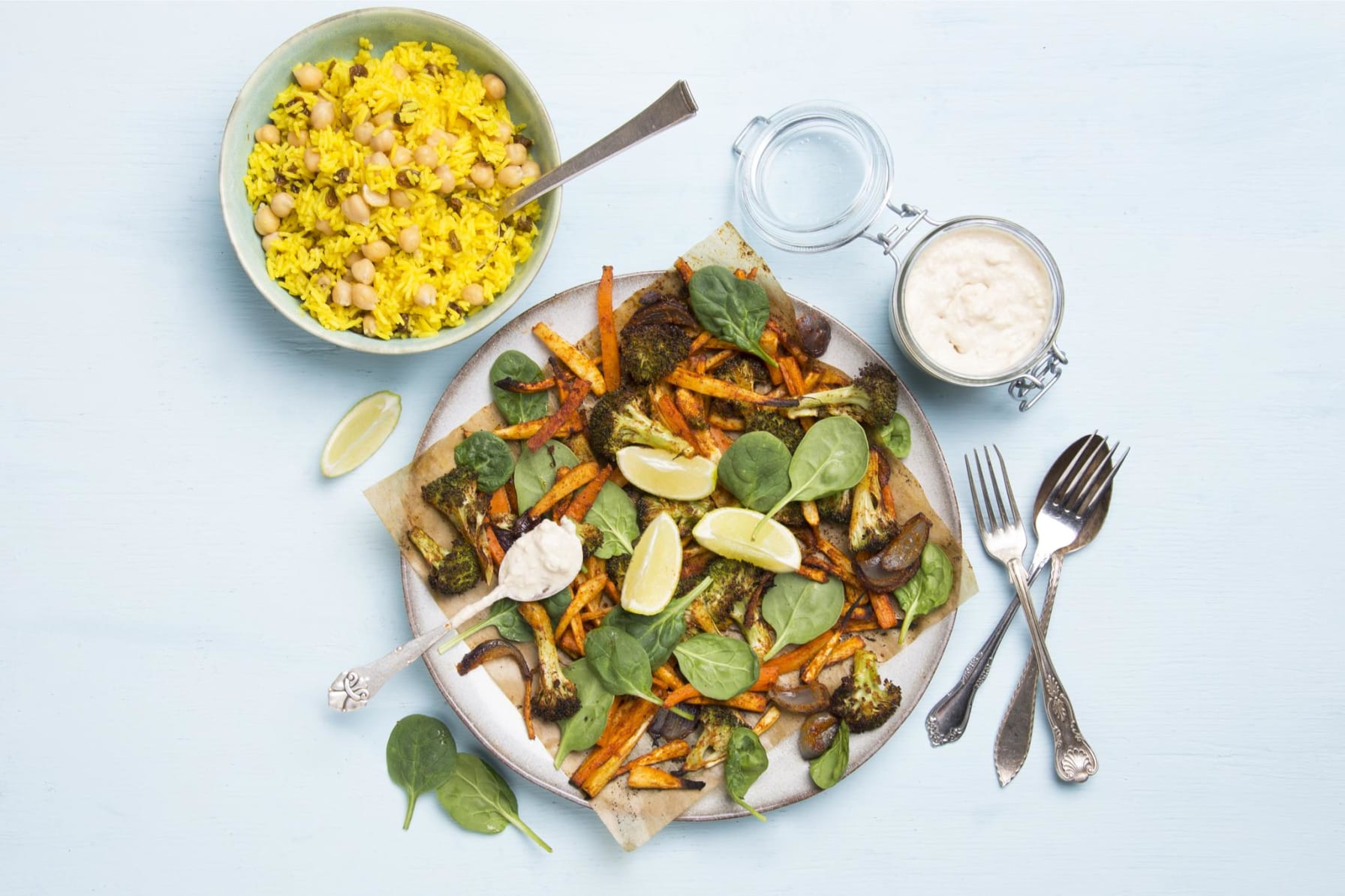 Tandoorirostade grönsaker med cashewsås och gyllene ärtris