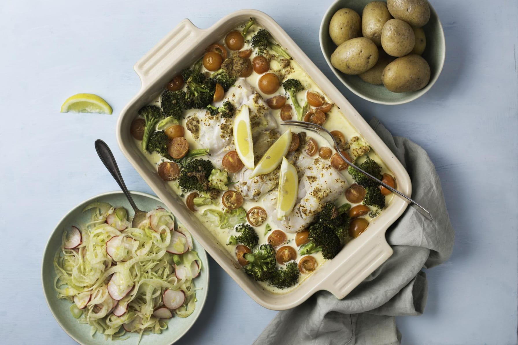 Torsk med varm senapssås och citrondressad fänkålssallad