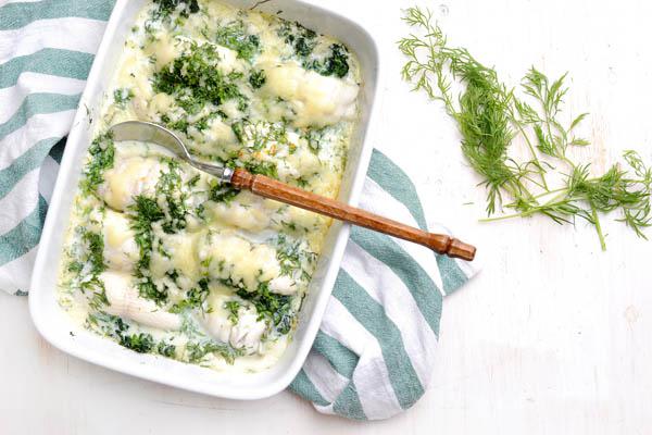 Gratinerad torskfilé på krämig spenatbädd