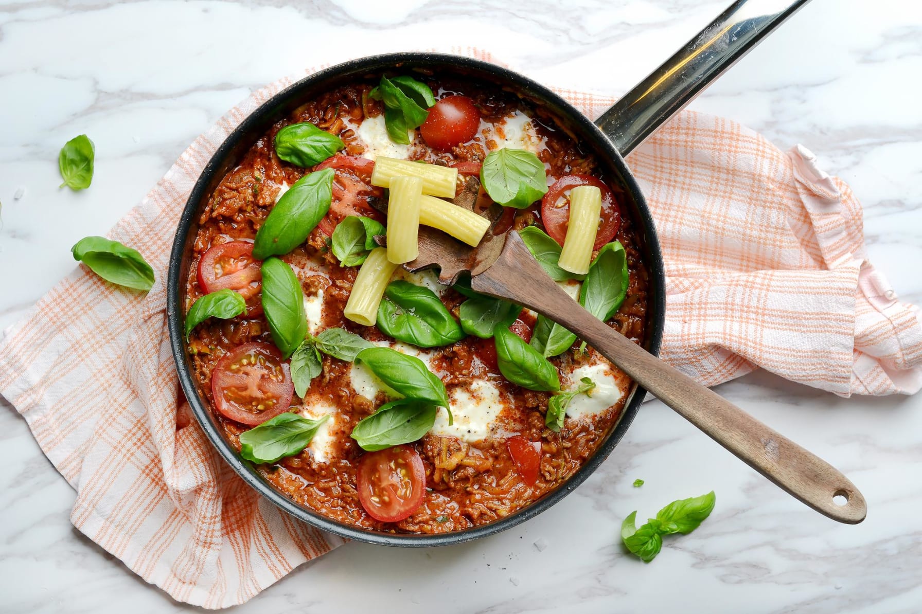 Kycklingfärsbolognese med pasta och mozzarella