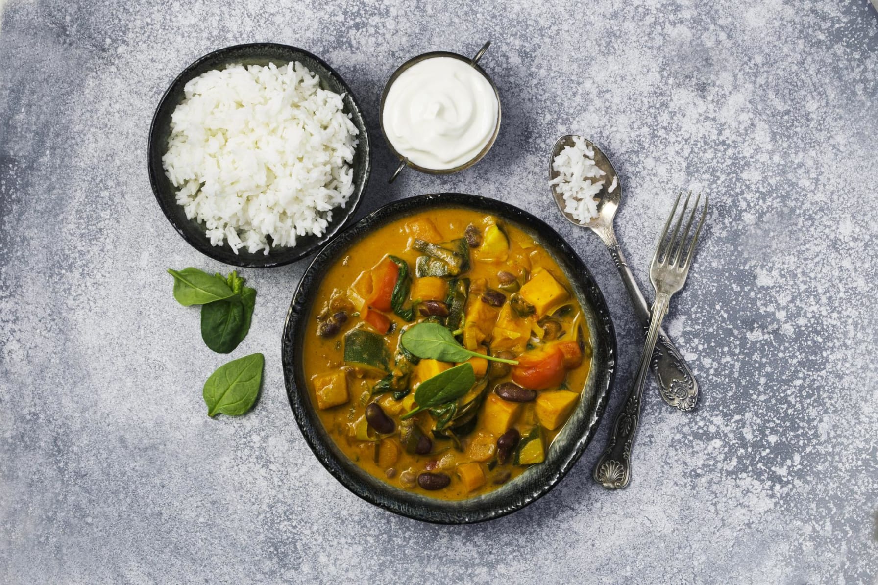 Afrikansk gryta med sötpotatis, bönor och kokosmjölk