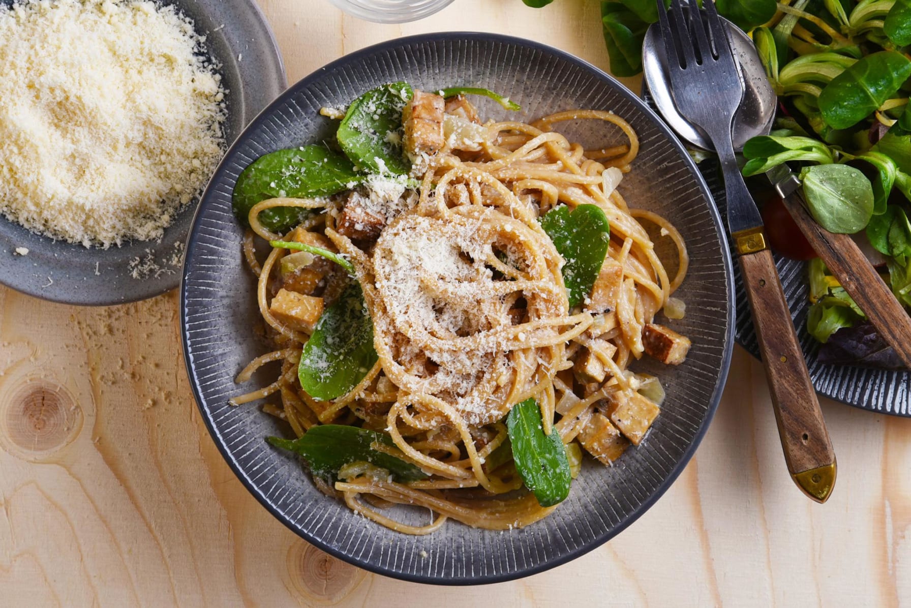 Pasta med rökt tofu och parmesan