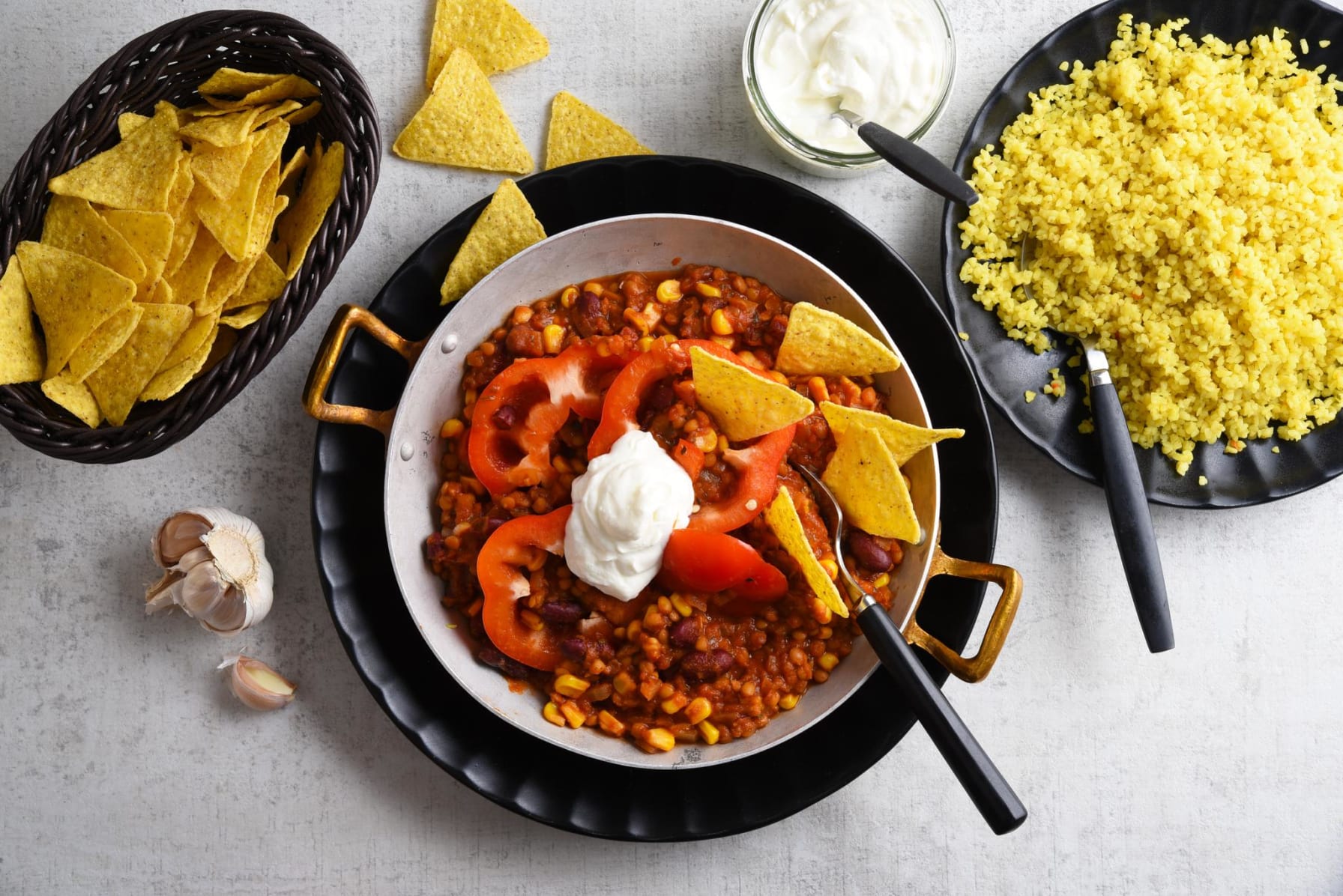 Texmex-gryta med yoghurt och tortillachips