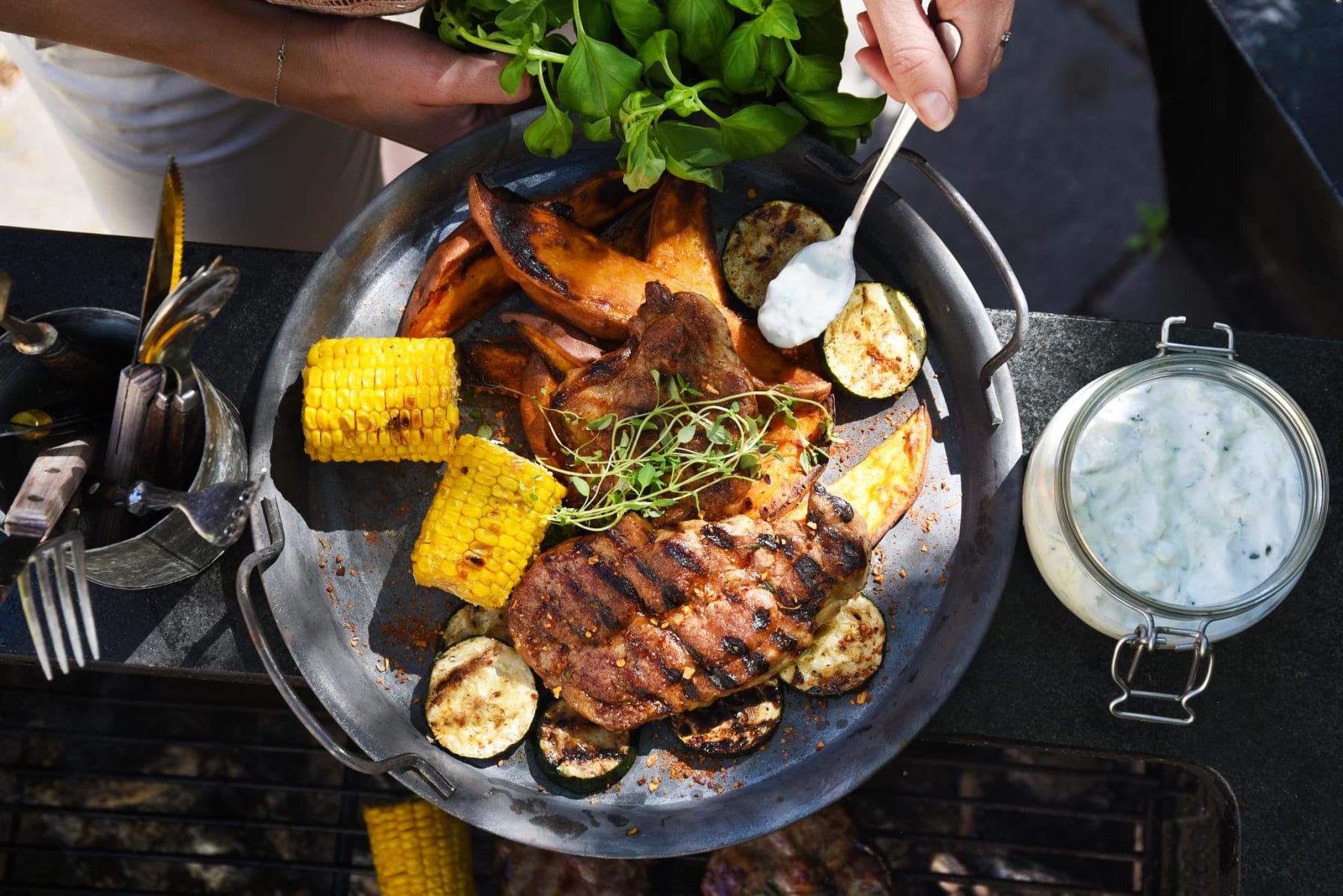 BBQ karré med grillade grönsaker