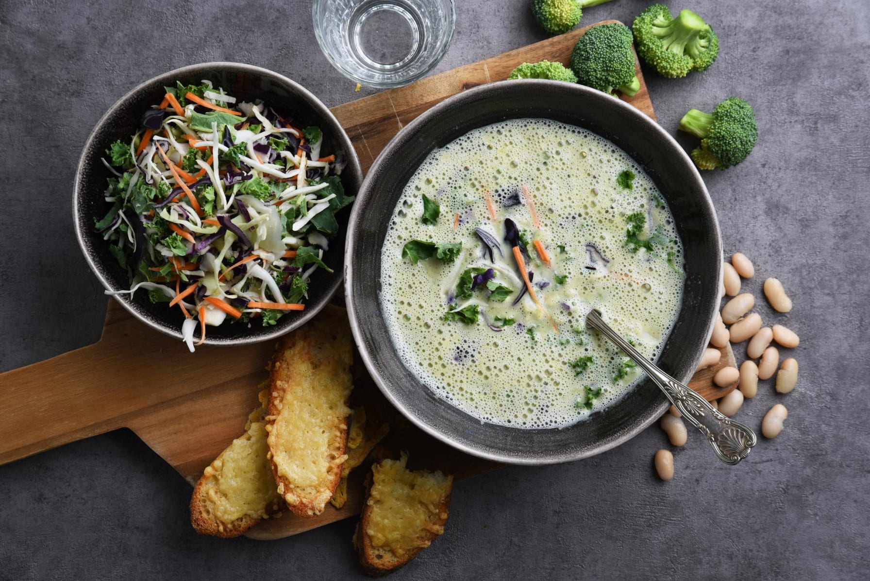 Broccolisoppa med osttoast