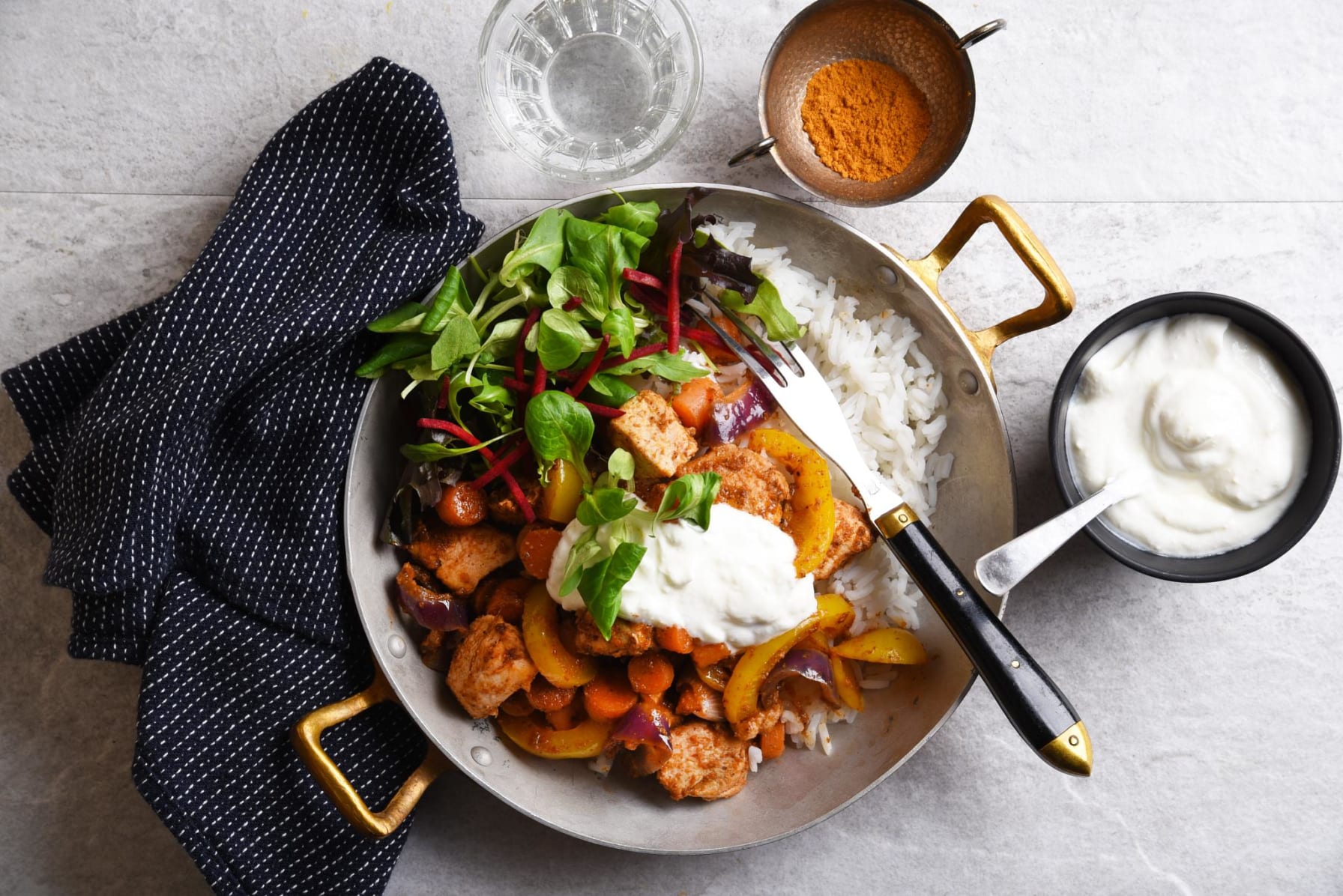 Garam masalakyckling med vitlökssås