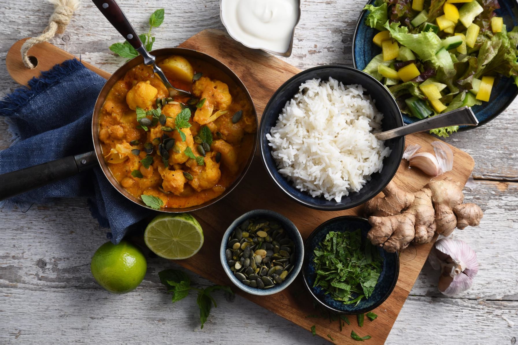 Aloo gobi med blomkål och potatis