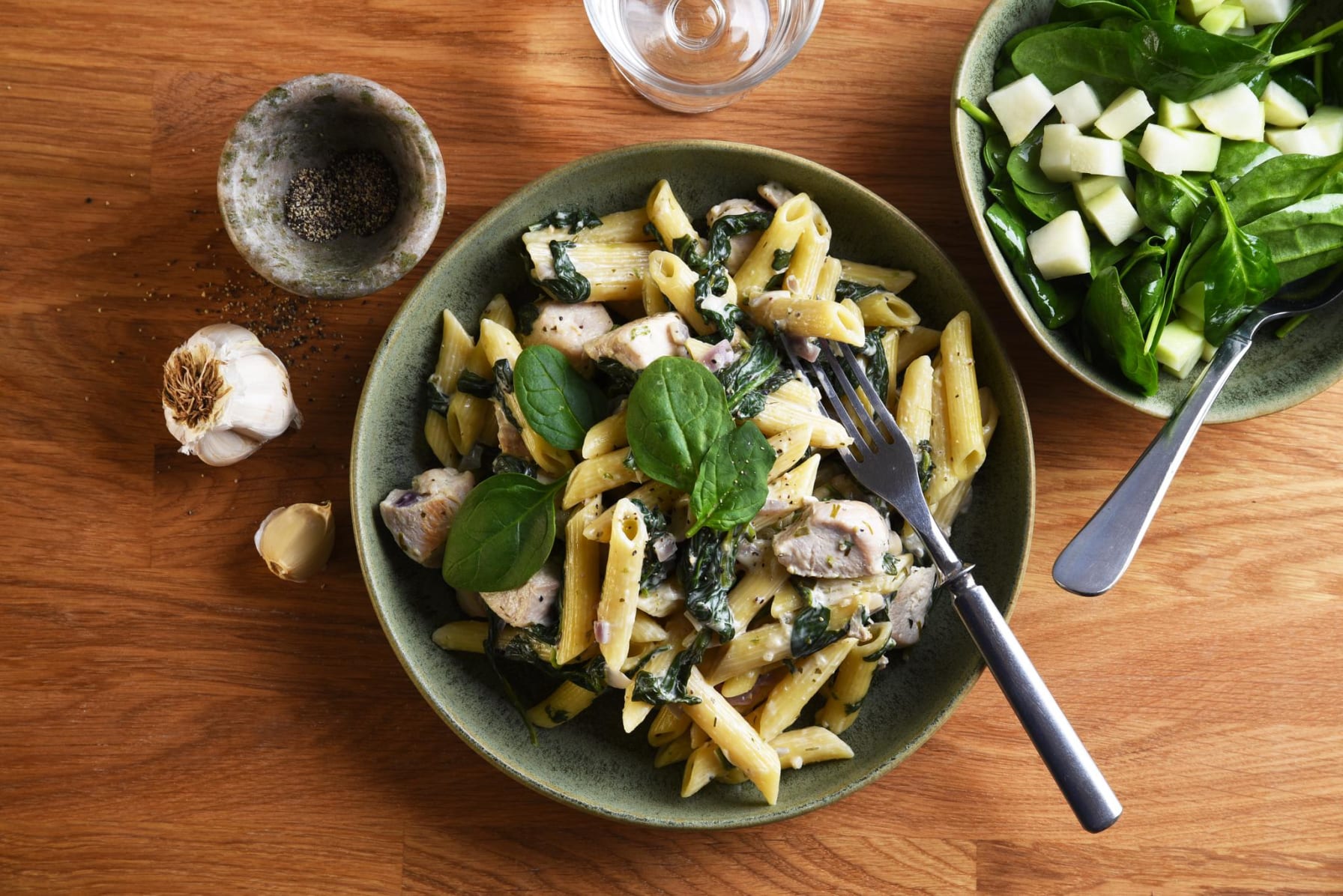Kycklingpasta med spenat och färskost 