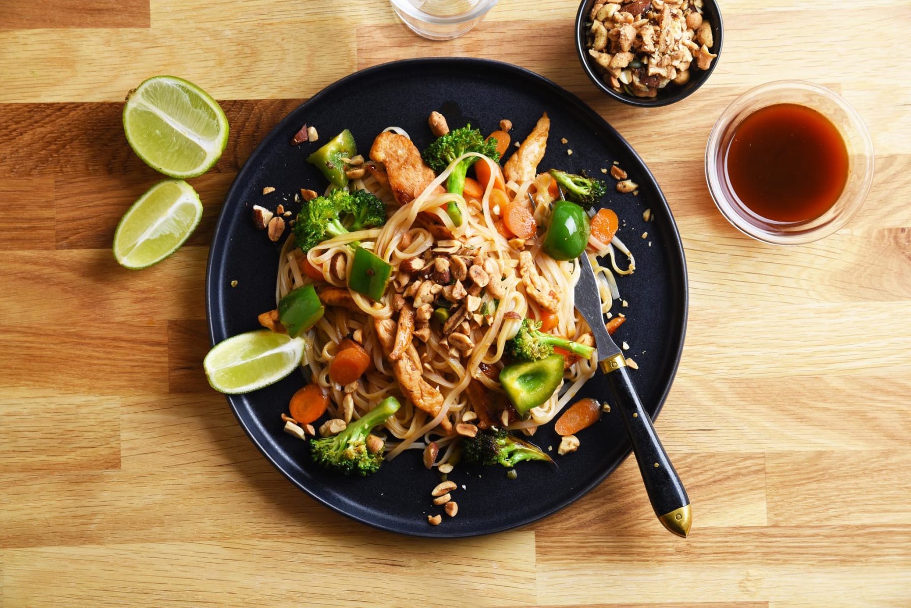 Pad thai med kyckling och nötter 