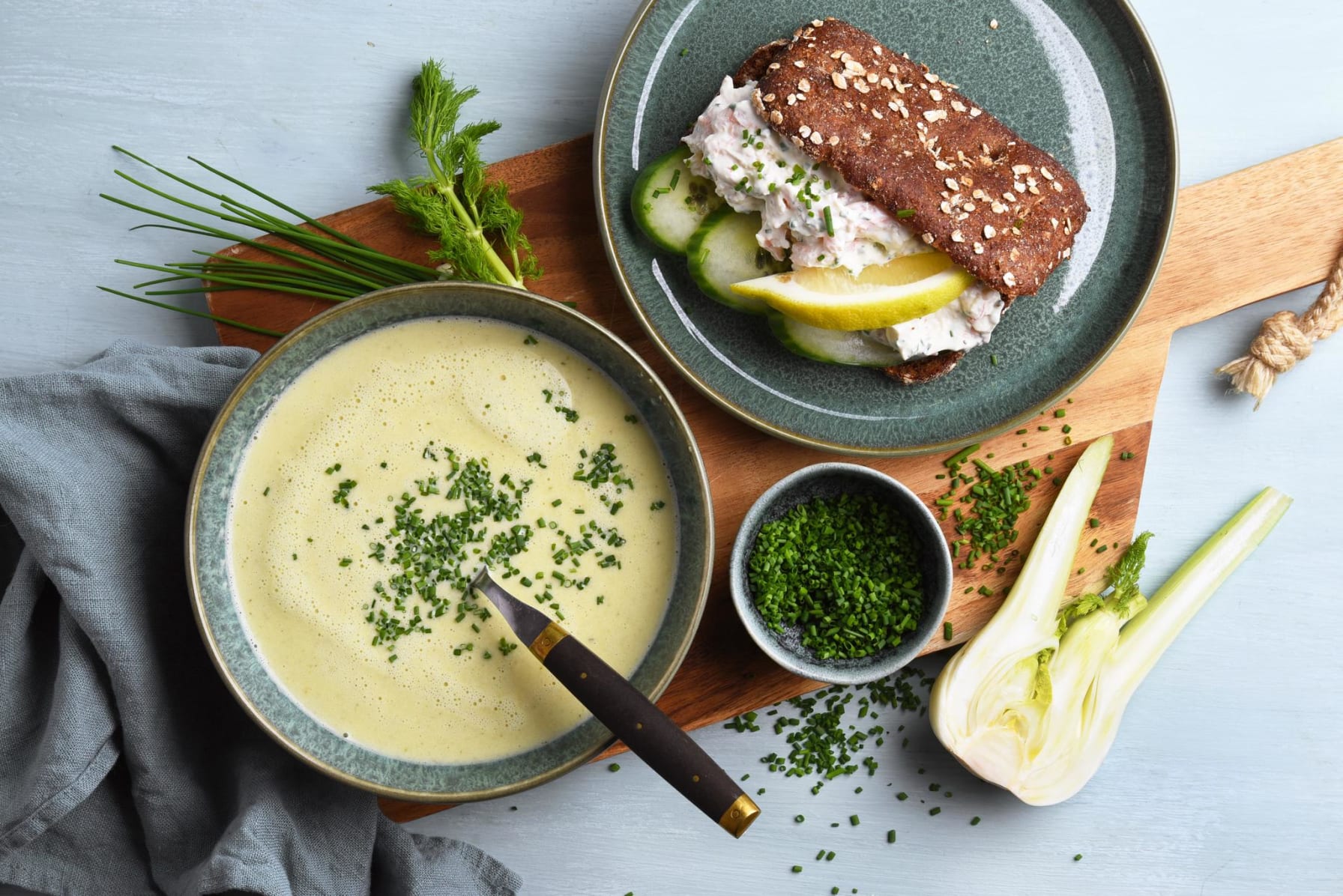 Fänkålssoppa med krämig skagenmacka