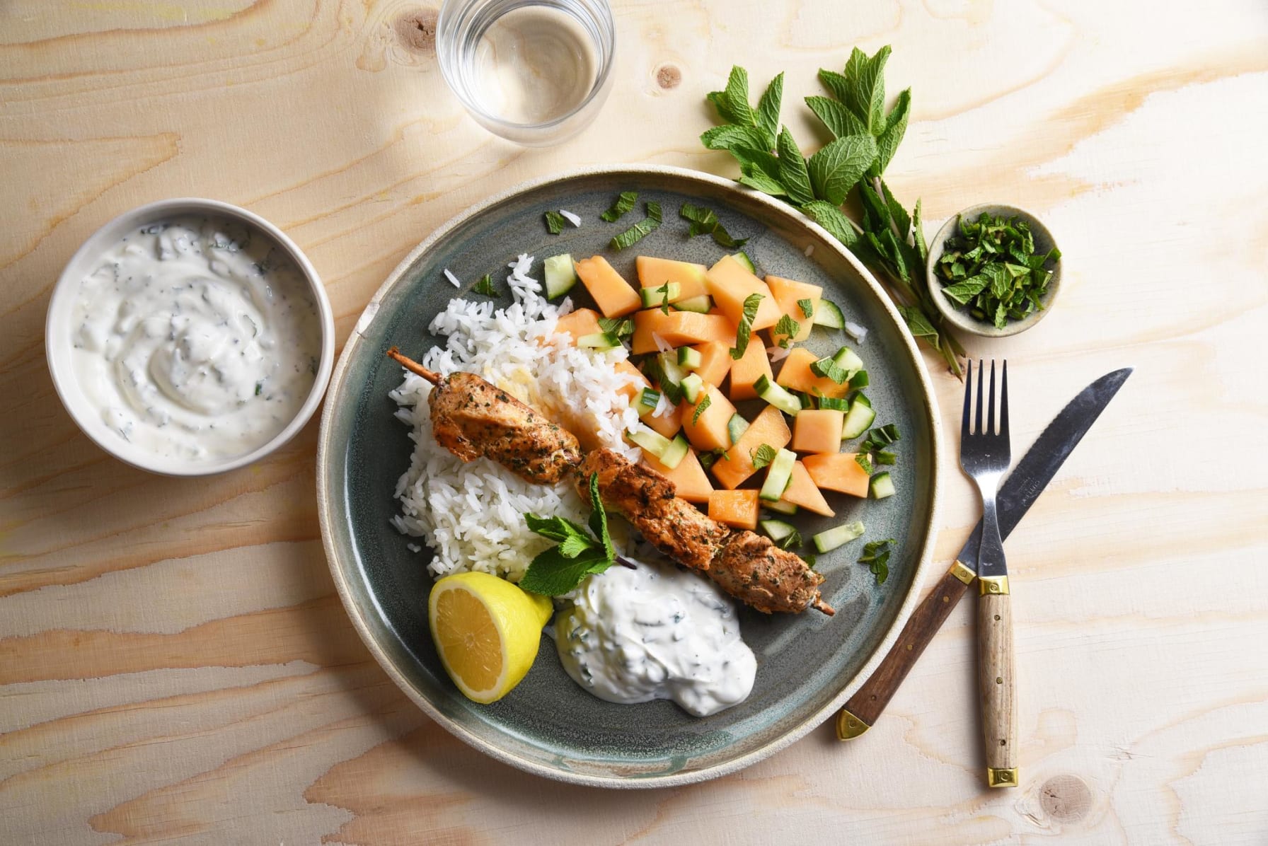 Kycklingspett med melonsallad 