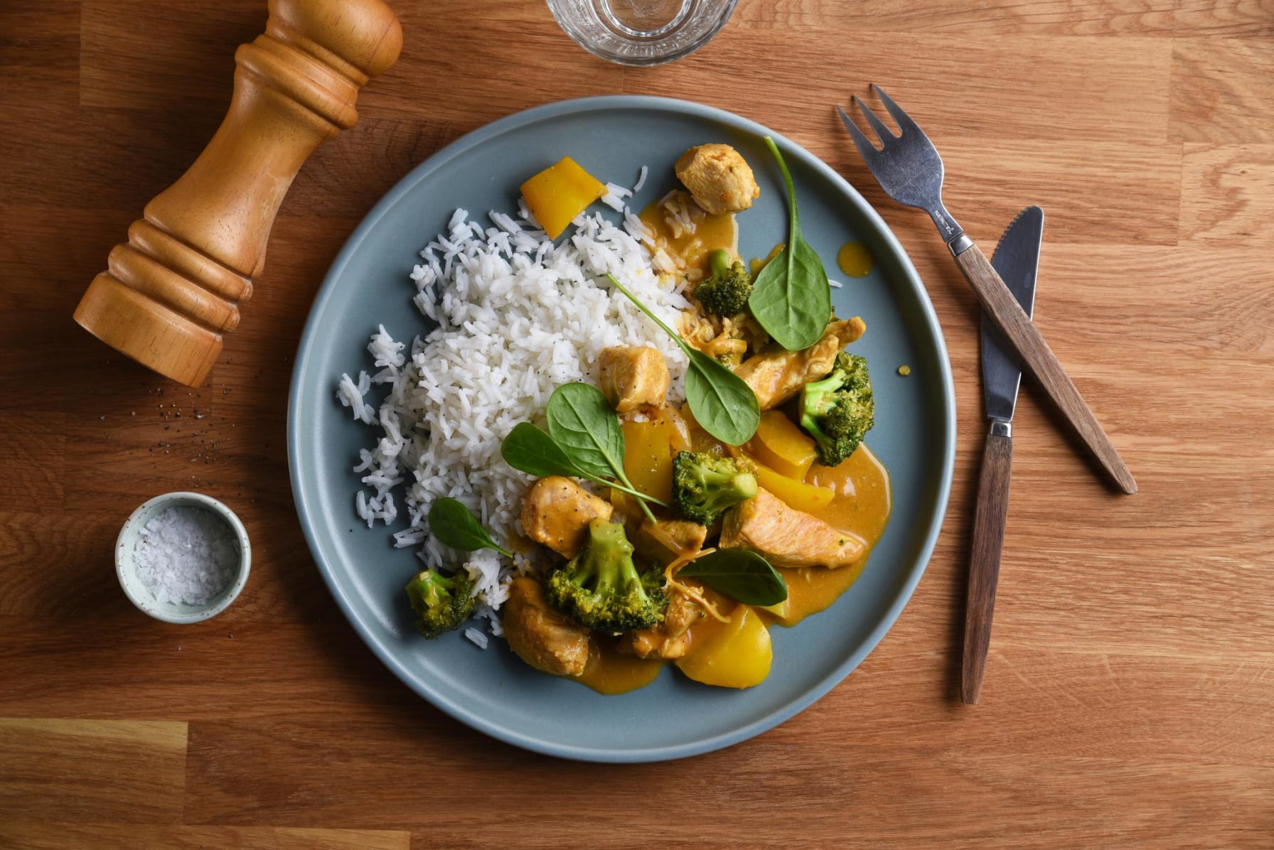 Kycklingcurry med frästa grönsaker och ris