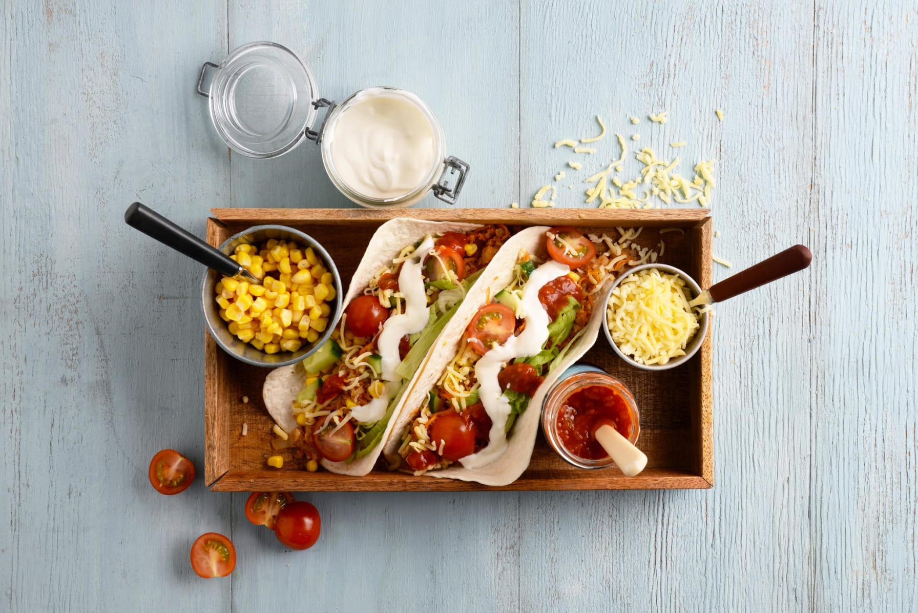 Vegotacos med gräddfil och riven ost