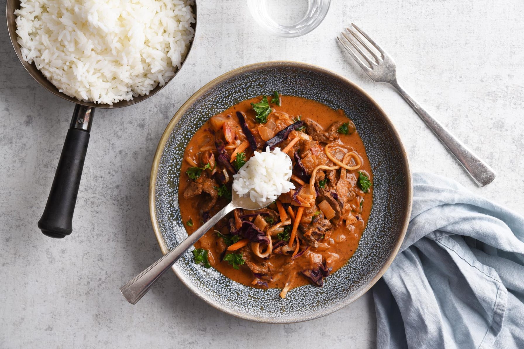 Krämig lövbiffspanna med kålmix och basmatiris