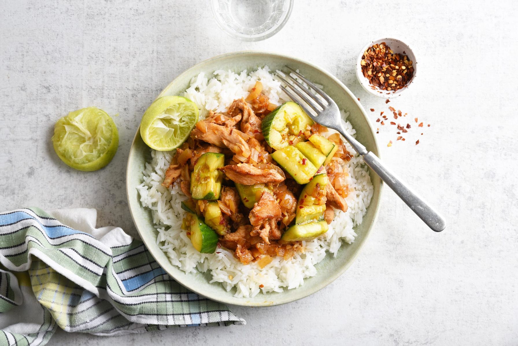 Vitlök-ingefära kyckling med gurka och jasminris