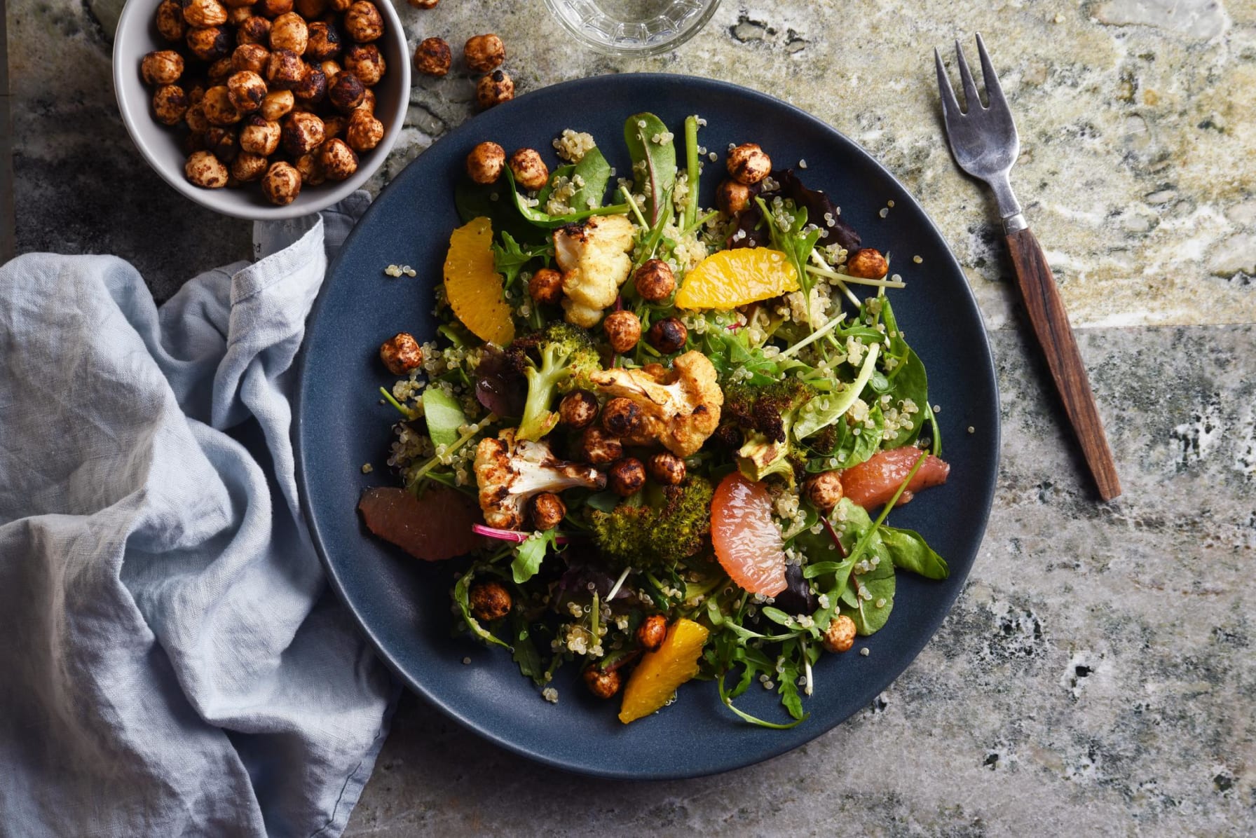 Kryddrostad blomkål och broccoli med citrus & hasselnötter