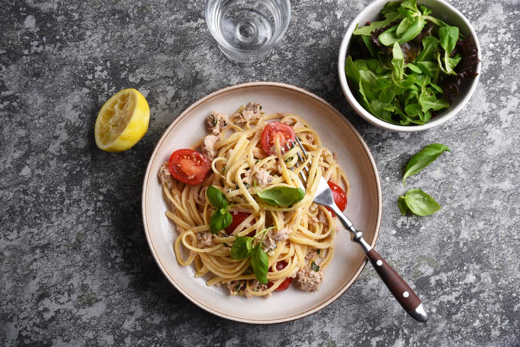 Tonfiskpasta med getfärskost och citron
