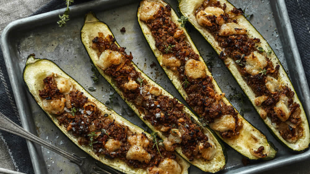 Färsfylld zucchini med getost och timjan