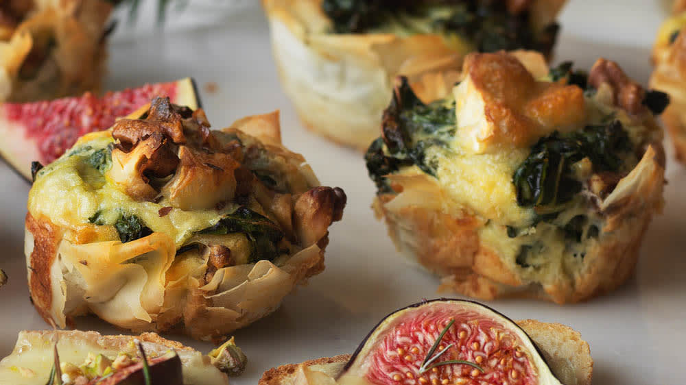 Frasiga minipajer med grönkål, getost & valnötter