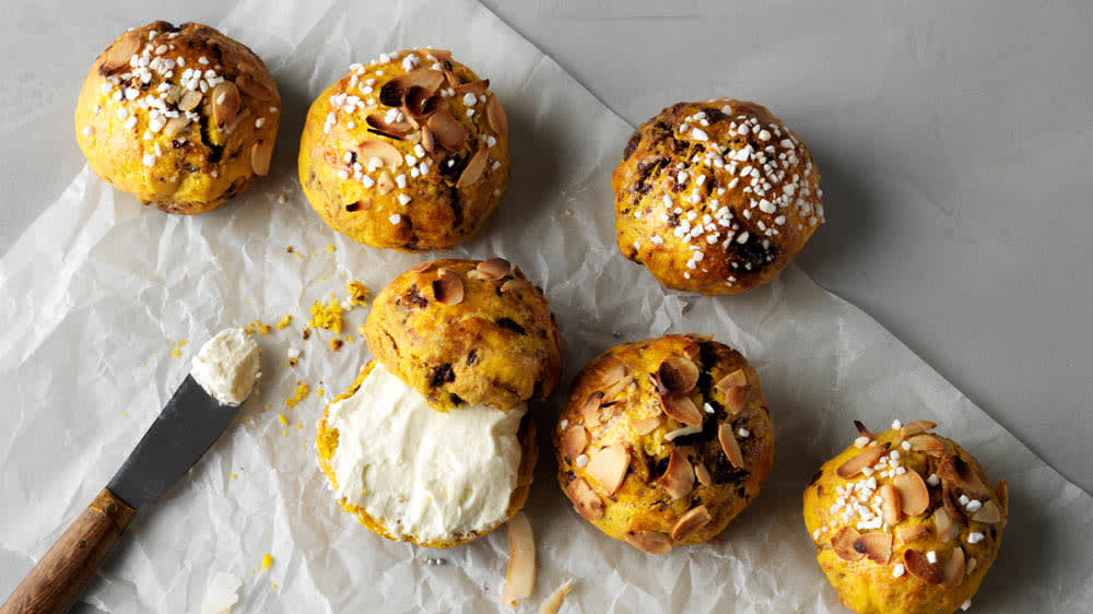 Saffransscones med mörk choklad