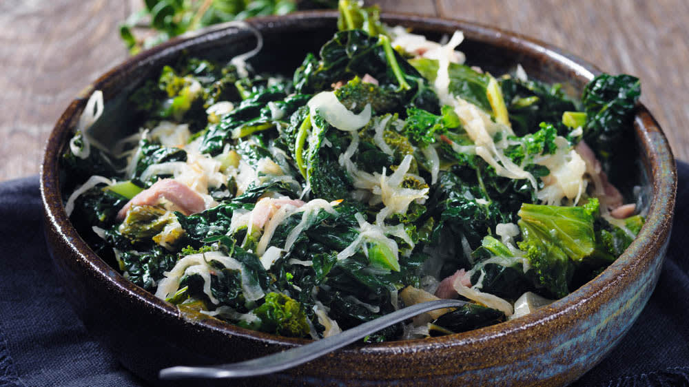 Sallad på tre sorters kål