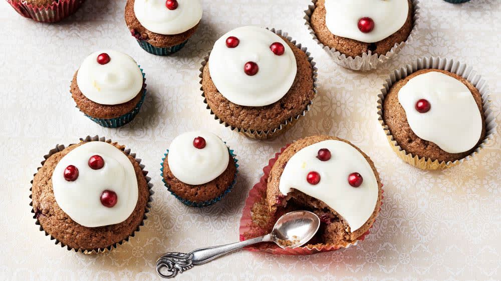 Kryddiga cupcakes med lingontopping