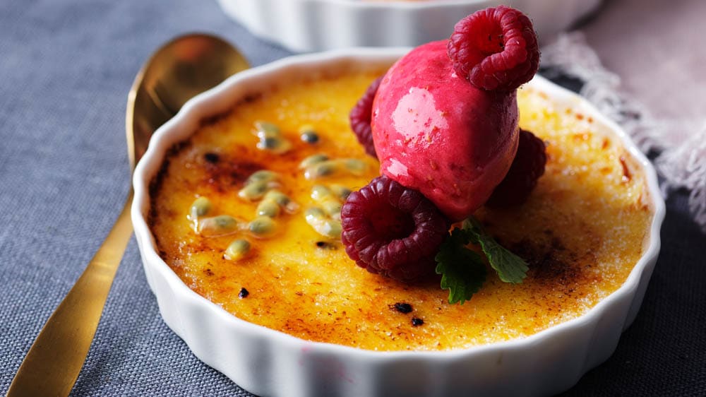 Crème brûlée med passionsfrukt