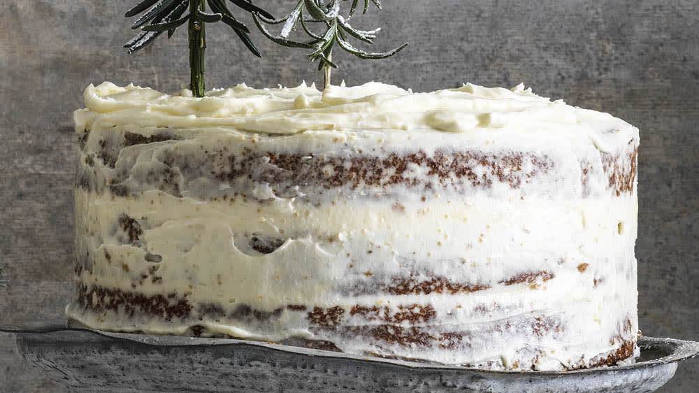 Valnötskaka med färskostglasyr