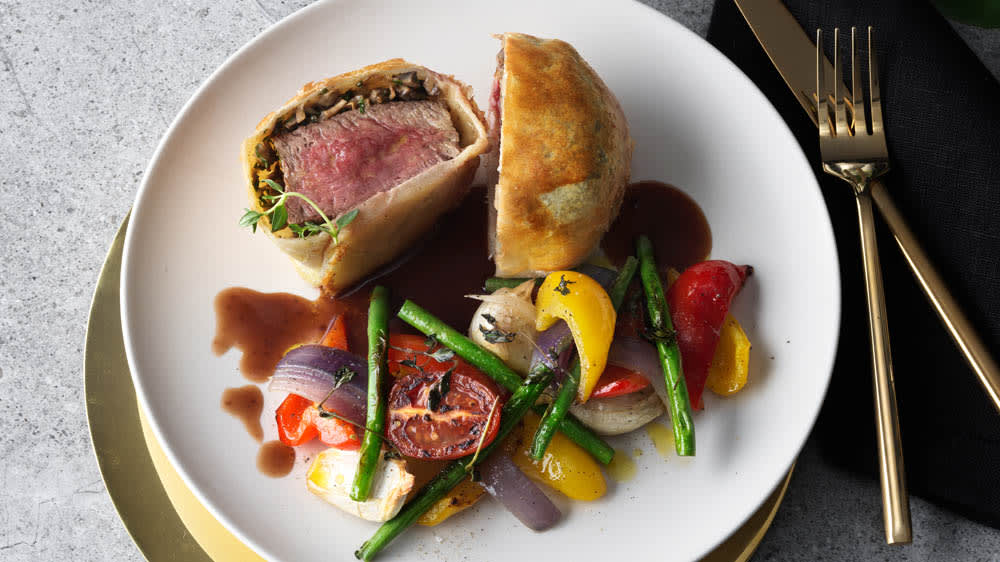 Smördegsinbakad oxfilé med provencalska grönsaker