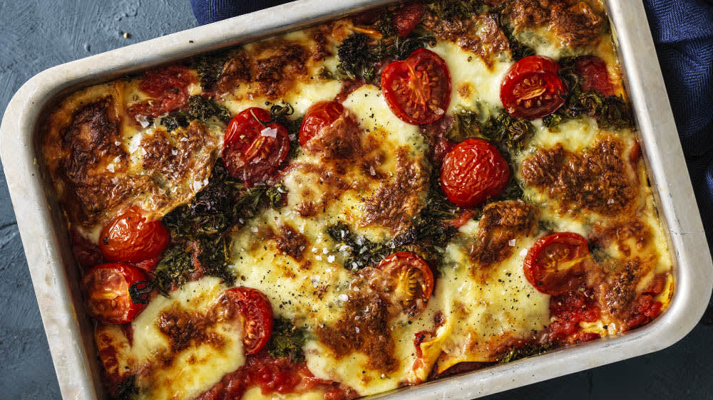 Restlasagne med grönkål, julskinka och snabb ostsås