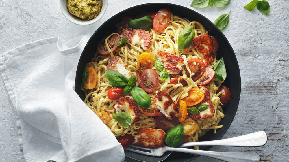 Pasta Genovese med halloumi & tomat