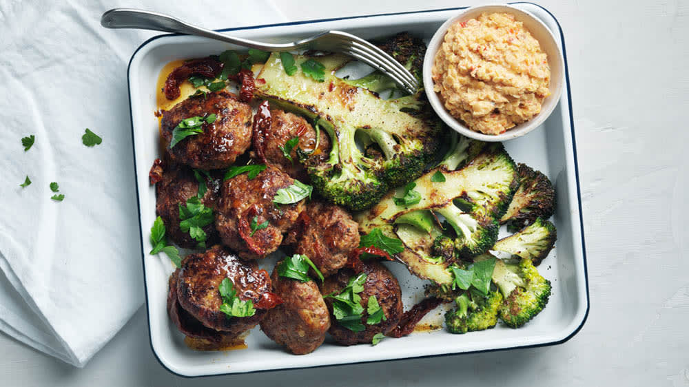 Medelhavsbiffar med råstekt broccoli