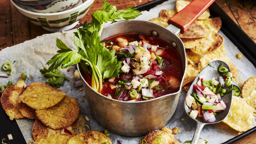 Texmexsoppa med bönor och äppelsalsa