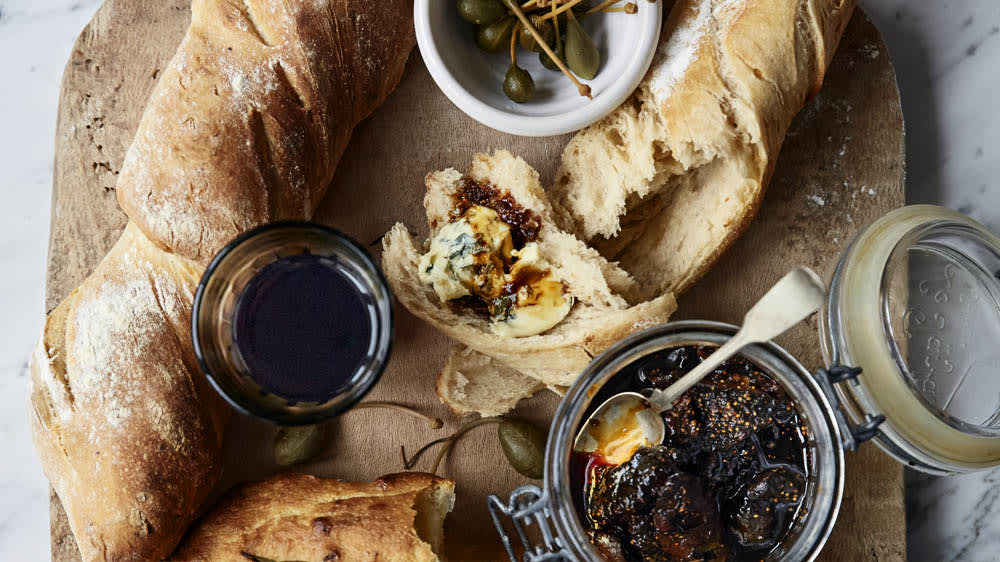 Lök- och dillbaguetter