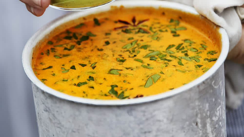 Saffransdoftande fisksoppa med stjärnanis