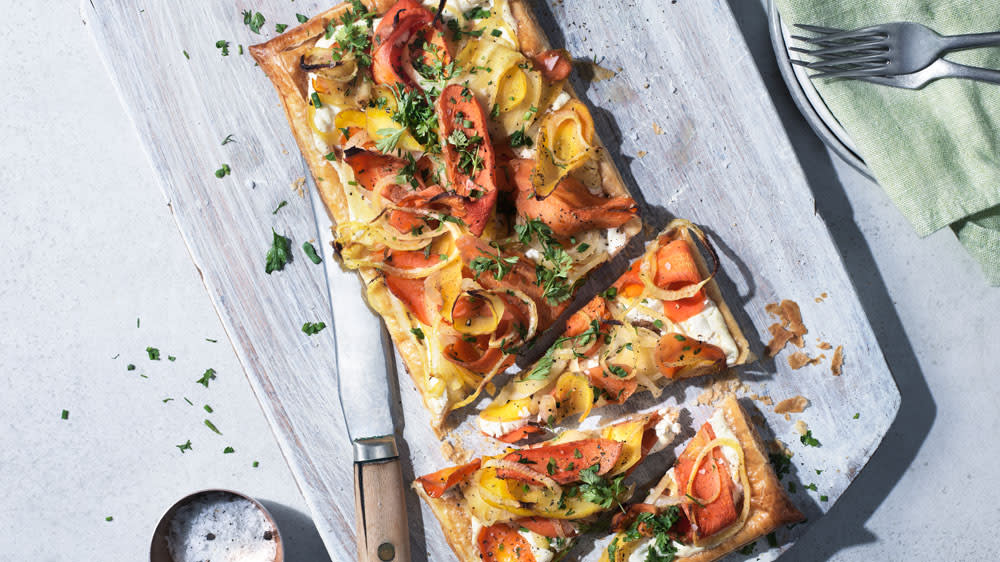 Citrontarte med hyvlade morötter & örter