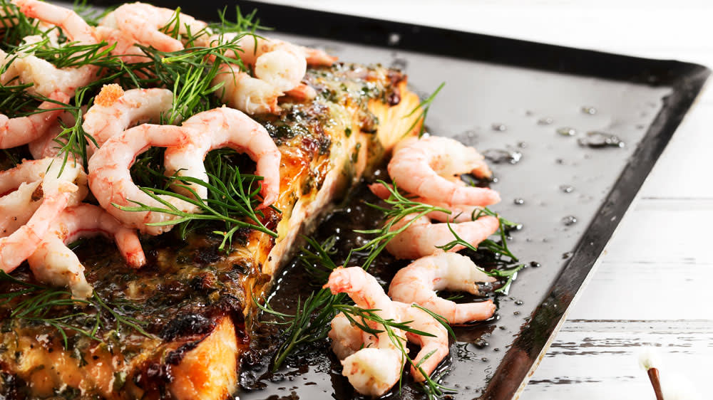 Lax med ört- och parmesantäcke