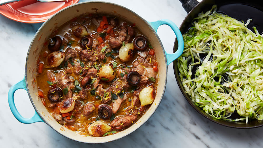 Kycklinggryta med svamp och smörstekt spetskål