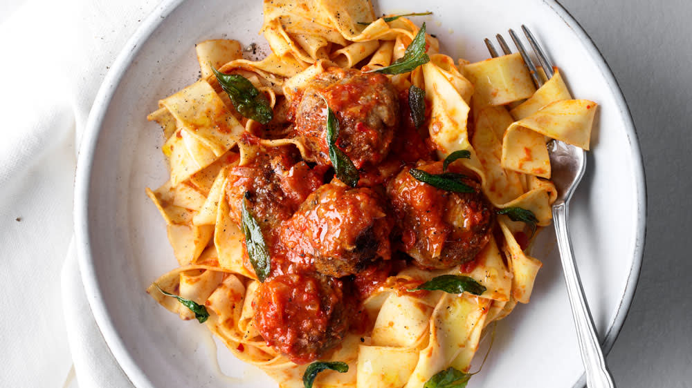 Albóndigas med tomatsås & salvia