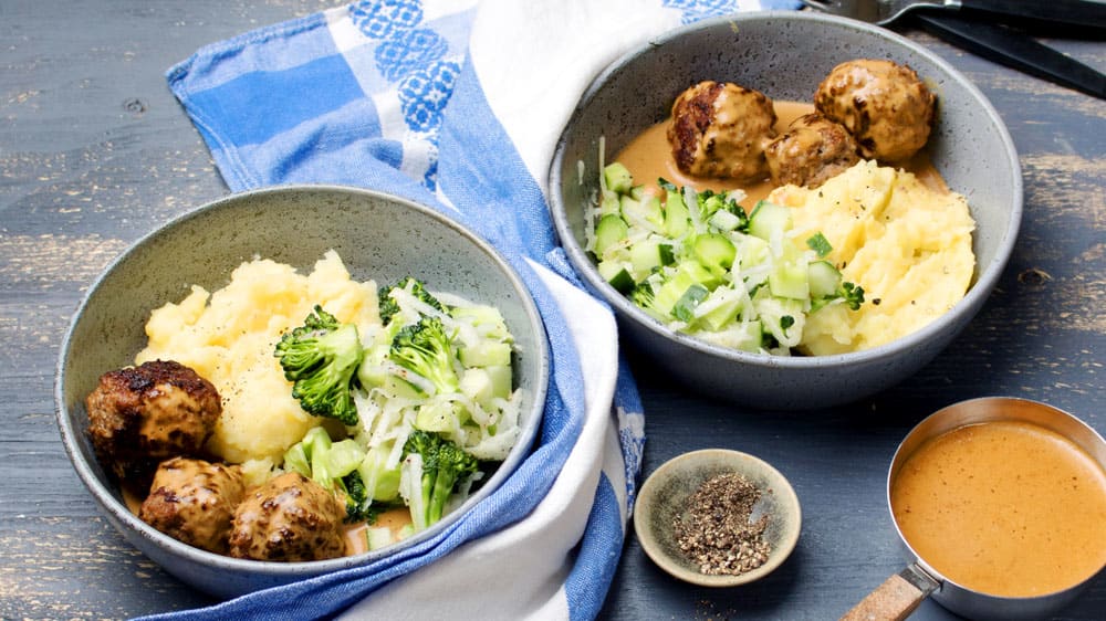 Köttbullar med potatismos och gräddsås