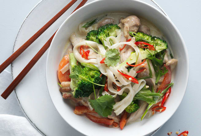 Grön curry med kyckling & glasnudlar