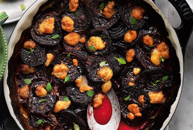 Rödbetsgratäng med chèvre till smörstekt gös