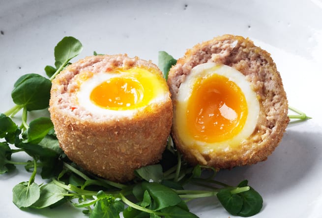 Skotska ägg med chilifärs