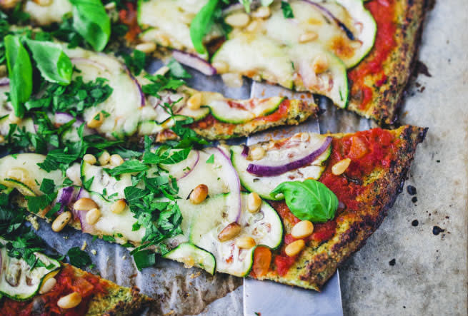Broccolipizza med mozzarella & zucchini