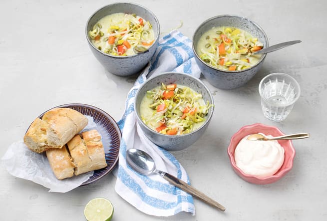 Broccolisoppa med limekräm och vitlöksciabatta